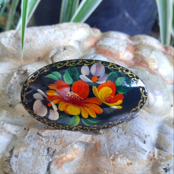 New Artist Signed Brooch - Picture 1 of 3